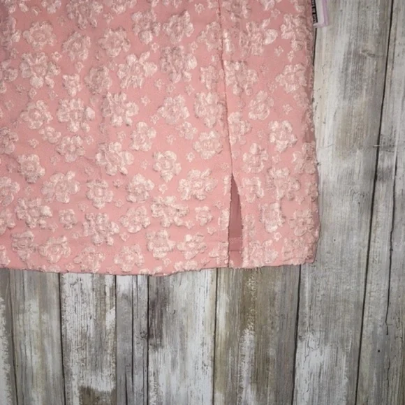 NWT SPRING Wild Fable Pink Floral Raised Skirt - Picture 2 of 5